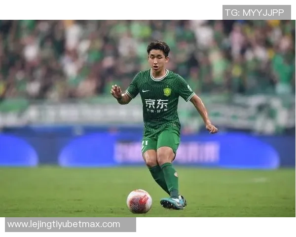 国安球迷机场送别塞蒂恩张源泪洒离别情深 国安球迷机场送别塞蒂恩张源泪洒离别情深