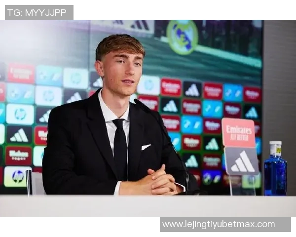 皇马全员集结阿诺德卡瓦哈尔赫伊森塞巴略斯齐聚训练场 皇马全员集结阿诺德卡瓦哈尔赫伊森塞巴略斯齐聚训练场